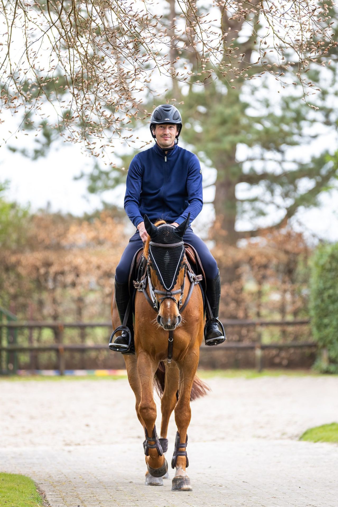Jurre van Bommel te paard, gezicht en paard goed in beeld